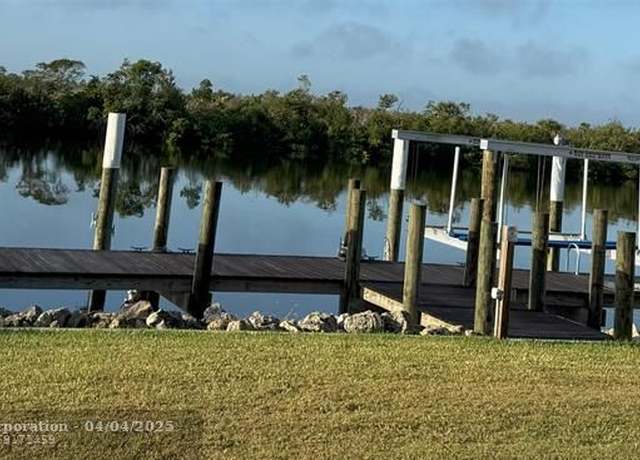 Property at 18462 Arapahoe Cir, FL 33948, 3 beds, 2 baths