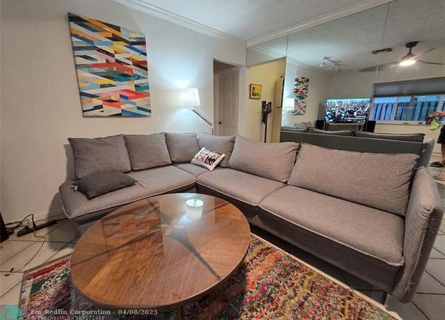 Property at 4601 NE 2nd Ter, Fort Lauderdale, FL 33334, 2 beds, 2 baths