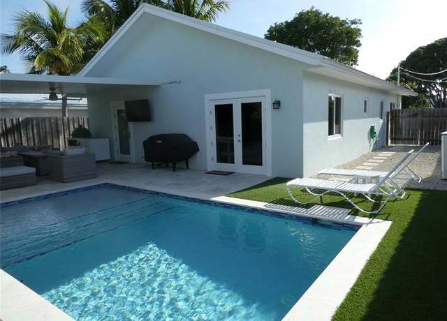 Property at 215 S Coconut Palm Blvd, Tavernier, FL 33070, 3 beds, 2 baths