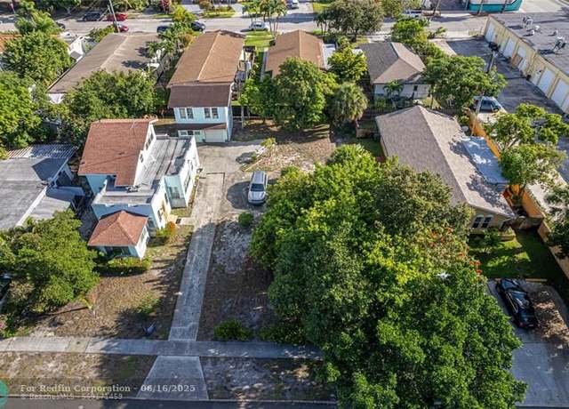 Property at 627 Valley Forge Rd, West Palm Beach, FL 33405, 4 beds, 3 baths