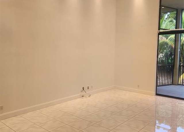 Property at 20347 Country Club Dr Unit TH 15, Aventura, FL 33180, 3 beds, 3 baths