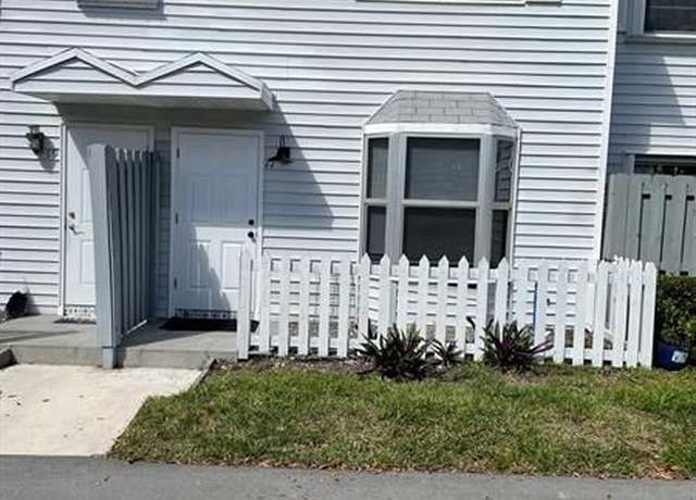 Property at 17 SW 3rd St #17, Pompano Beach, FL 33060, 2 beds, 1.5 baths