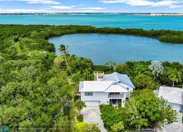 Property at 1700 Coconut Dr, Fort Pierce, FL 34949, 3 beds, 2 baths