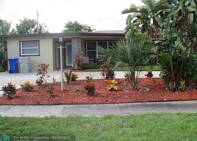 Property at 237 SW 11th Ct, Pompano Beach, FL 33060, 4 beds, 2.5 baths