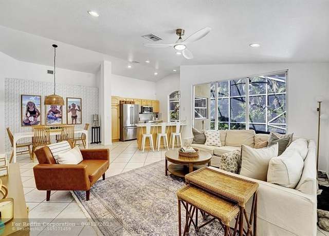 Property at 5445 Grande Palm Cir, Delray Beach, FL 33484, 3 beds, 2.5 baths