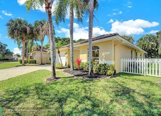 Property at 5445 Grande Palm Cir, Delray Beach, FL 33484, 3 beds, 2.5 baths