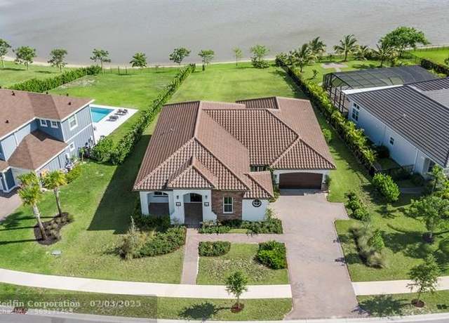 Property at 935 Hookline Cir, Loxahatchee, FL 33470, 4 beds, 4 baths