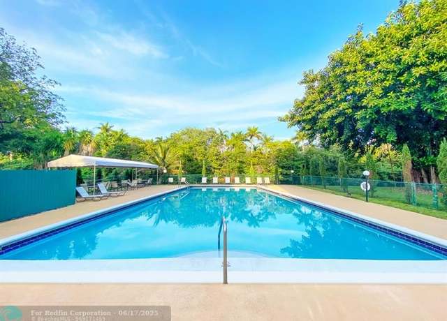 Property at 102 Royal Park Dr Unit 2E, Oakland Park, FL 33309, 1 bed, 1.5 baths