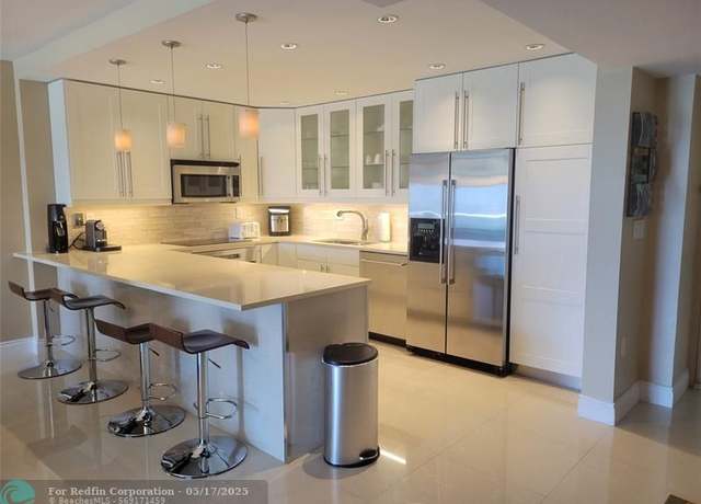 Property at 19370 Collins Ave #1218, Sunny Isles Beach, FL 33160, 2 beds, 2 baths