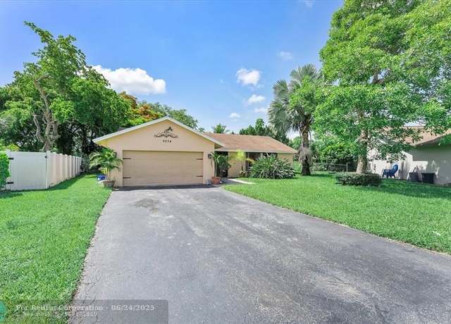Property at 9234 Southampton Pl, Boca Raton, FL 33434, 4 beds, 2 baths