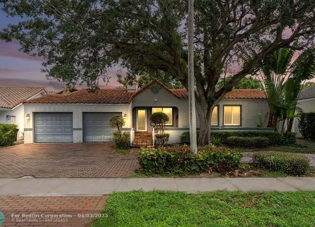 Property at 805 SE 10th St, Fort Lauderdale, FL 33316, 3 beds, 3.5 baths