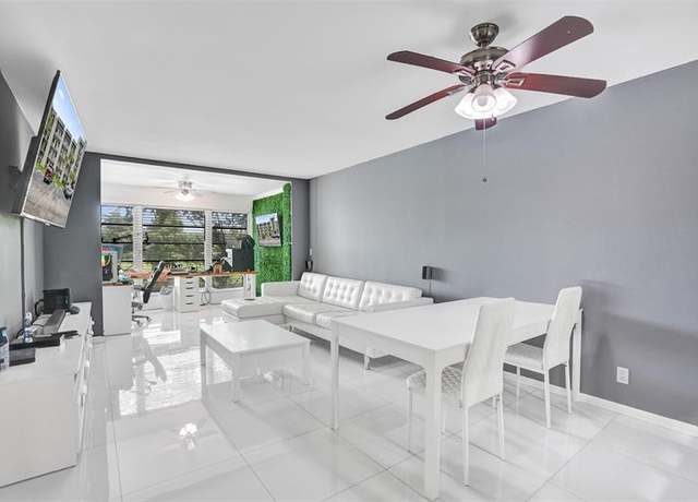 Property at 9235 Lagoon Pl #207, Davie, FL 33324, 1 bed, 1.5 baths