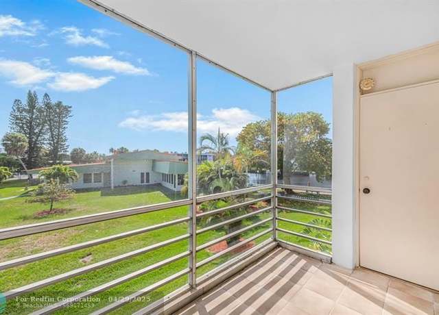 Property at 2751 Taft St #208, Hollywood, FL 33020, 1 bed, 1.5 baths