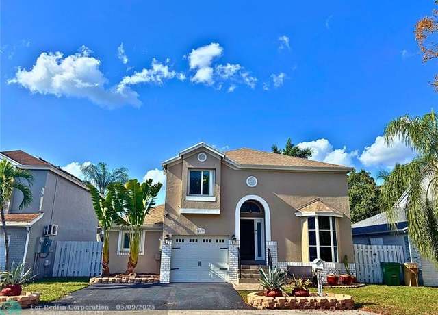 Property at 10831 SW 11th Mnr, Davie, FL 33324, 4 beds, 2.5 baths
