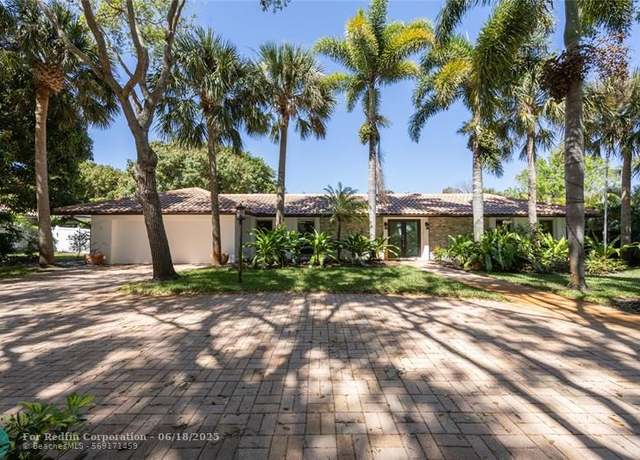 Property at 4 Copaire Rd, Stuart, FL 34996, 3 beds, 2.5 baths