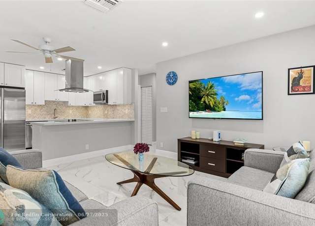 Property at 409 NE 27th Dr, Wilton Manors, FL 33334, 2 beds, 2 baths