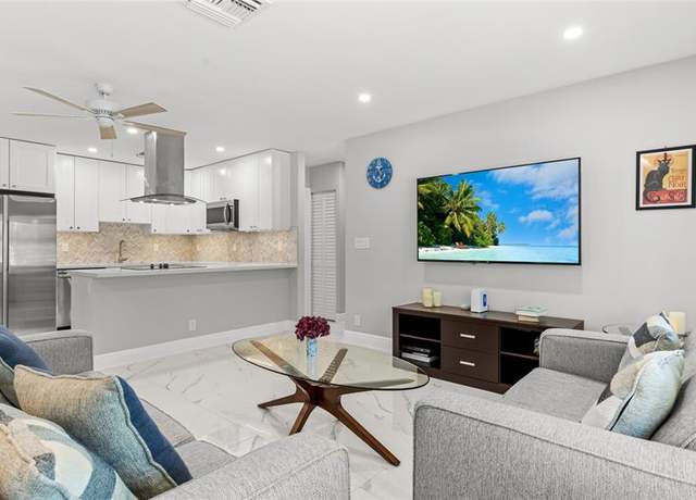 Property at 409 NE 27th Dr, Wilton Manors, FL 33334, 2 beds, 2 baths