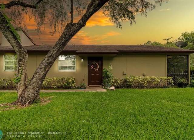 Property at 22581 Vistawood Way, Boca Raton, FL 33428, 3 beds, 2 baths
