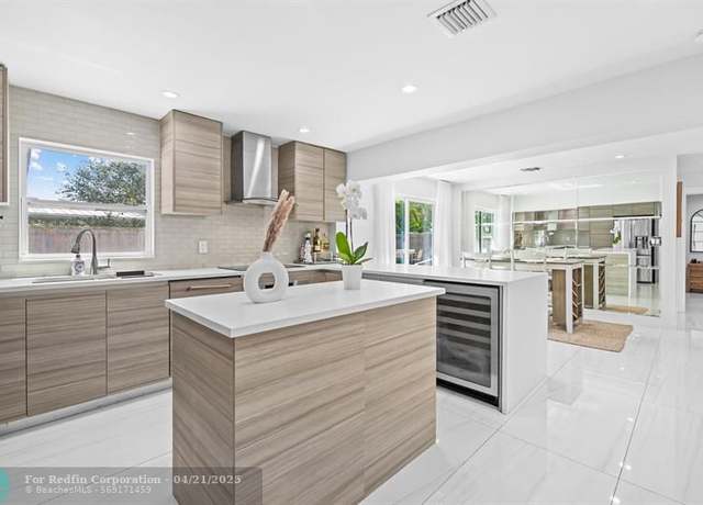 Property at 2830 NE 11th Ave, Pompano Beach, FL 33064, 2 beds, 2 baths