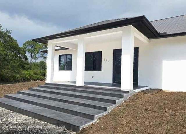 Property at 725 N Verda St, FL 33440, 3 beds, 3 baths