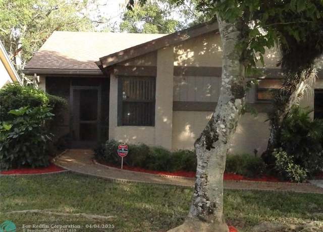 Property at 2228 Seagrape Cir, Coconut Creek, FL 33066, 2 beds, 2 baths