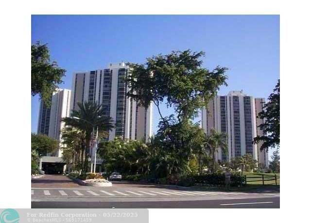 Property at 20301 W Country Club Dr #2025, Aventura, FL 33180, 1 bed, 1.5 baths
