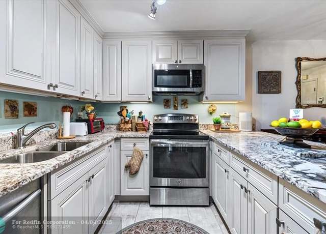 Property at 1170 6th Ave Unit 9D, Vero Beach, FL 32960, 2 beds, 2.5 baths