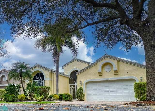 Property at 10410 Gold Leaf Dr, Boynton Beach, FL 33437, 2 beds, 2.5 baths