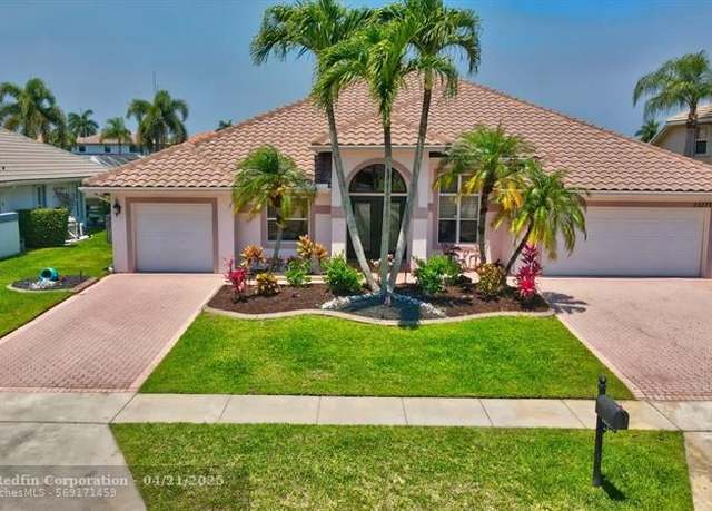 Property at 22273 Vista Lago Dr, Boca Raton, FL 33428, 5 beds, 2.5 baths