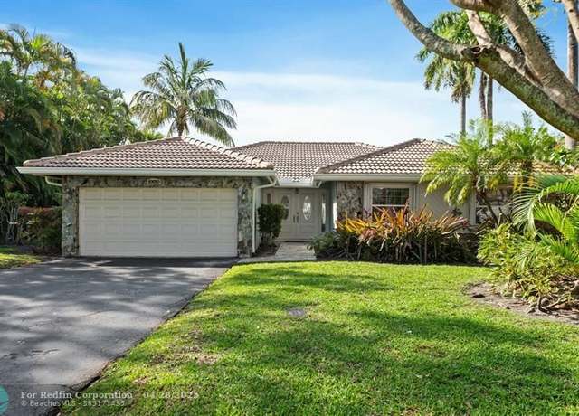 Property at 10010 NW 11th Mnr, Coral Springs, FL 33071, 3 beds, 2 baths