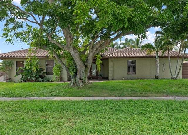 Property at 22100 Serenata Cir W, Boca Raton, FL 33433, 3 beds, 2 baths