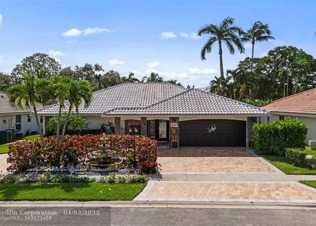 Property at 5223 Deerhurst Crescent Cir, Boca Raton, FL 33486, 3 beds, 2.5 baths