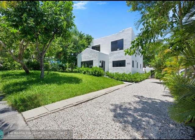 Property at 823 33rd St, West Palm Beach, FL 33407, 3 beds, 3.5 baths