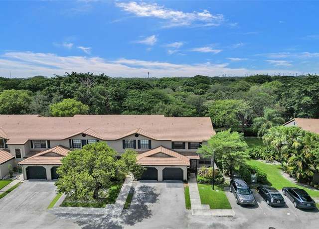 Property at 9117 Vineyard Lake Dr, Plantation, FL 33324, 3 beds, 2.5 baths