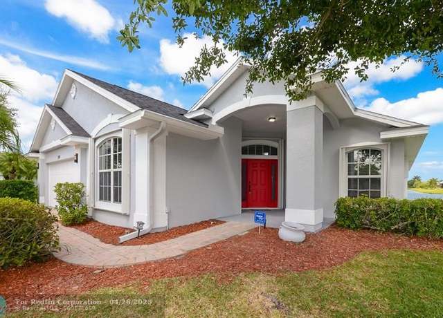 Property at 590 Valencia Cir, Vero Beach, FL 32968, 4 beds, 2 baths