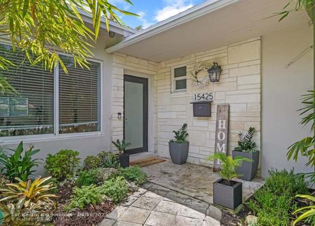 Property at 15425 SW 84th Ct, Palmetto Bay, FL 33157, 5 beds, 3 baths