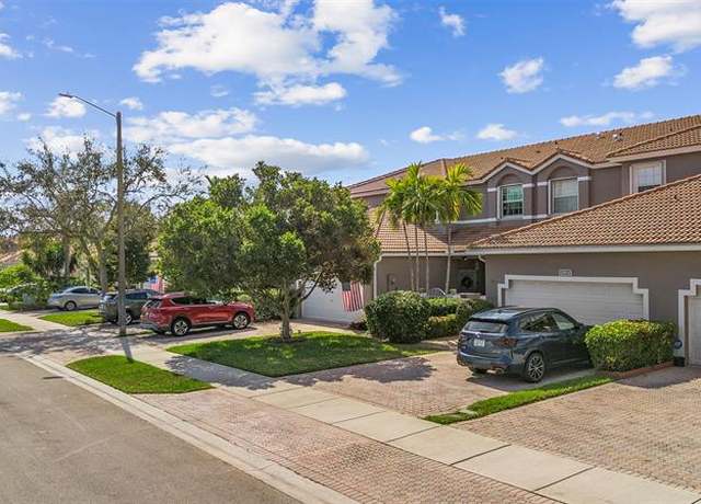 Property at 2751 E Aragon Blvd #3, Sunrise, FL 33313, 3 beds, 2.5 baths