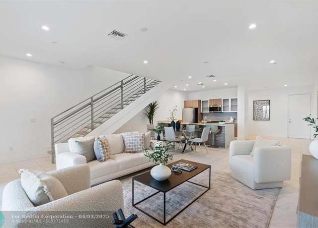 Property at 1044 NE 18th Ave #204, Fort Lauderdale, FL 33304, 3 beds, 2.5 baths