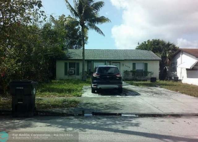 Property at 1229 18th Ave N, Lake Worth, FL 33460, 3 beds, 2 baths