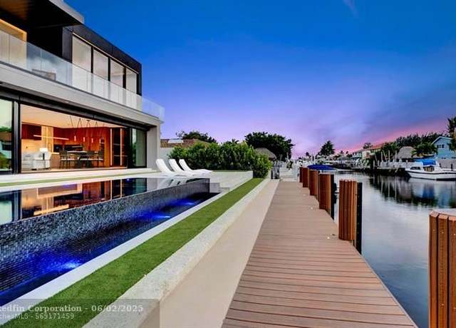 Property at 321 SE 14th Ave, Pompano Beach, FL 33060, 5 beds, 5.5 baths