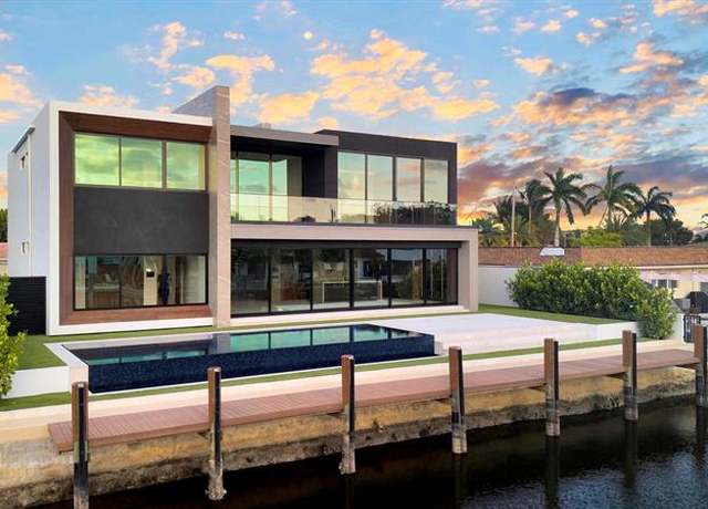 Property at 321 SE 14th Ave, Pompano Beach, FL 33060, 5 beds, 5.5 baths