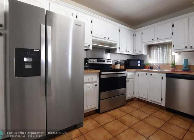 Property at 8990 S Hollybrook Blvd #305, Pembroke Pines, FL 33025, 2 beds, 1.5 baths