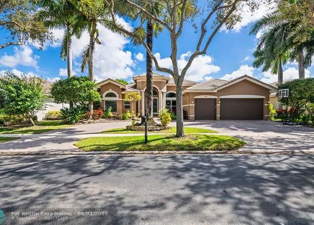 Property at 19450 Saturnia Lakes Dr, Boca Raton, FL 33498, 5 beds, 3 baths