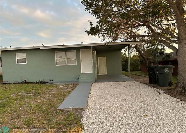 Property at 903 Avenue J, Fort Pierce, FL 34950, 2 beds, 1 bath