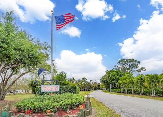 Property at 7881 SE Paradise Dr, Stuart, FL 34997, 2 beds, 2 baths