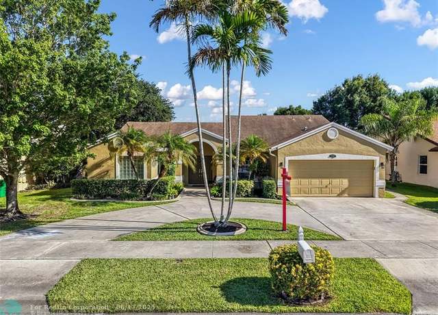 Property at 9770 SW 15th Dr, Davie, FL 33324, 4 beds, 3 baths