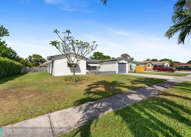 Property at 1815 Pinehurst Dr, West Palm Beach, FL 33407, 3 beds, 2 baths