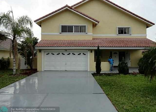 Property at 710 NW 207th Ave, Pembroke Pines, FL 33029, 4 beds, 2.5 baths