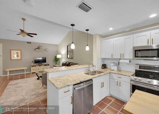 Property at 6662 Via Regina #8, Boca Raton, FL 33433, 2 beds, 2 baths