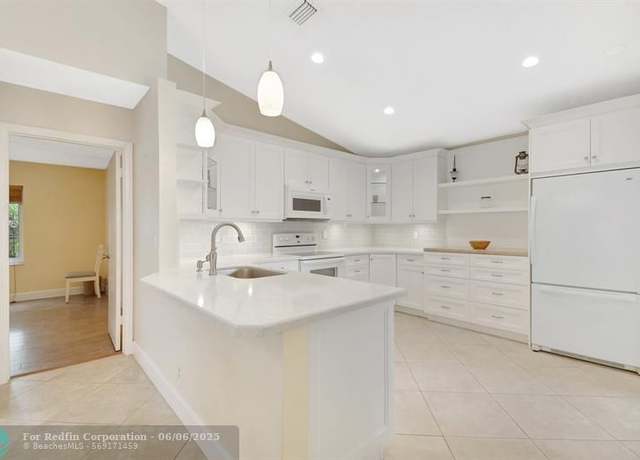Property at 134 E Riverbend Dr, Sunrise, FL 33326, 3 beds, 2 baths